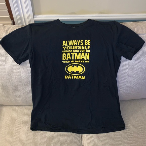 Batman logo men’s graphic tee shirt large 🤟 - Picture 5 of 11